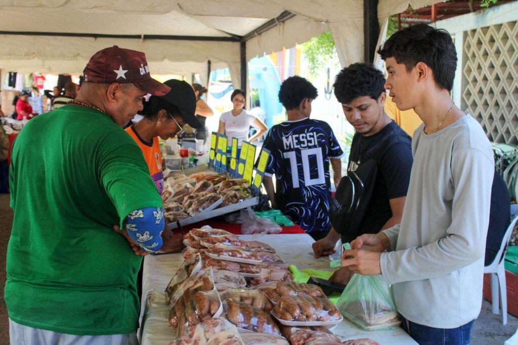 Alcaldía de Maracaibo realizó feria de ropa, víveres y salud a Santa Rosa de Agua feria de ropa y salud en Maracaibo