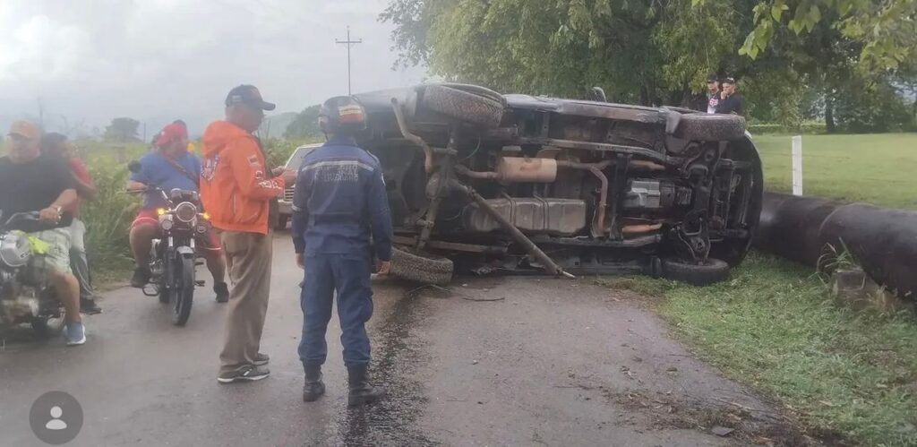 Fuerte colisión entre dos vehículos en Machiques no dejó heridos choque en Machiques