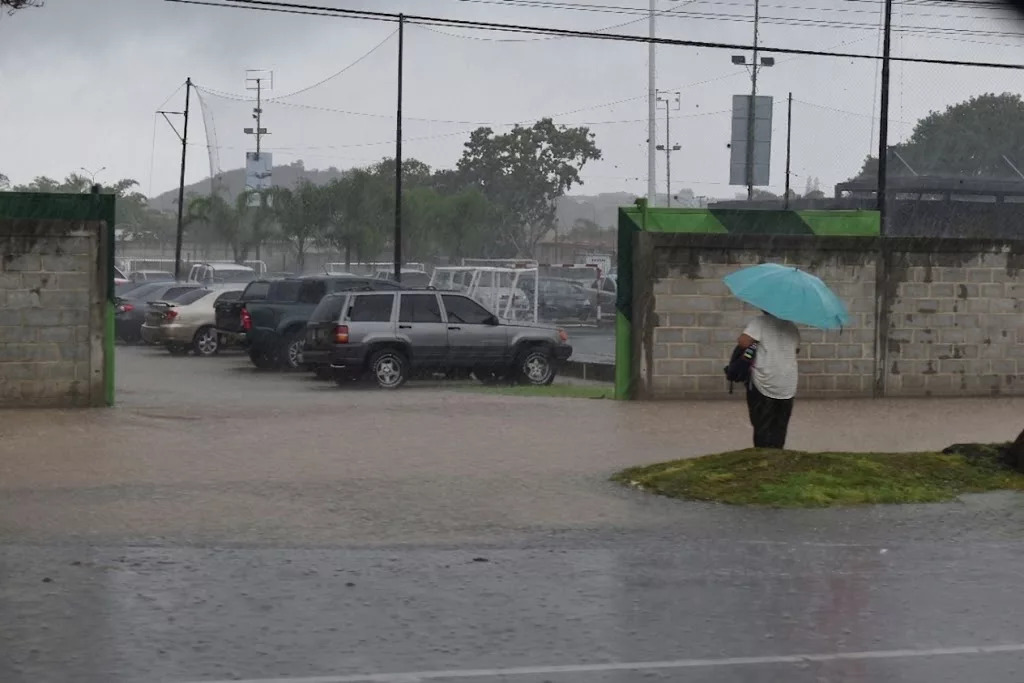 Inameh alerta por lluvias y descargas eléctricas ante el paso de la Onda Tropical Nro. 38 Onda Tropical 38