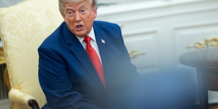 Trump insiste en declarar el estrecho de Ormuz como nuevo territorio de EE. UU. estrecho de ormuz