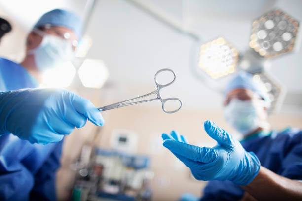 Médicos extirpan con éxito uno de los dos penes a un niño en un inusual caso de difalia cirugía de difalia en Brasil