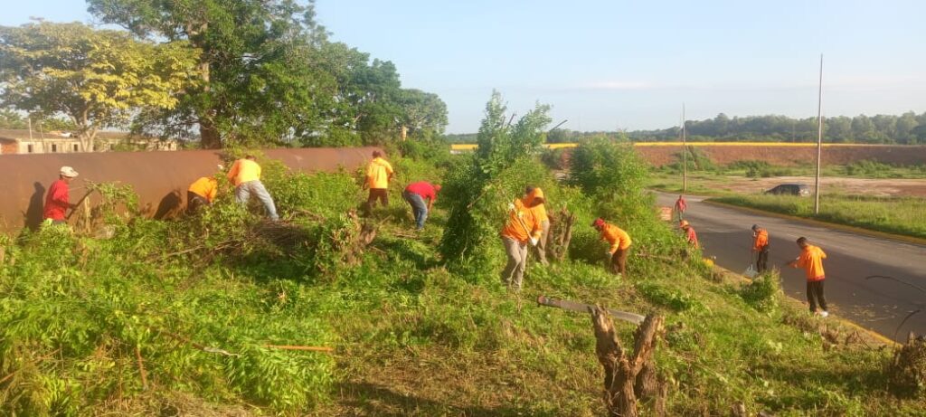 IARA refuerza saneamiento en la carretera Lara-Zulia con más de 100 trabajadores saneamiento en la Lara-Zulia