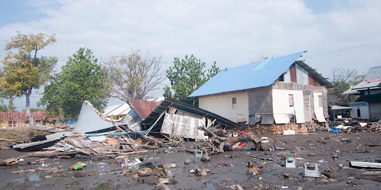 Sube a 68 la cifra de muertos por el terremoto en Indonesia: hay 213 heridos terremoto en Flores