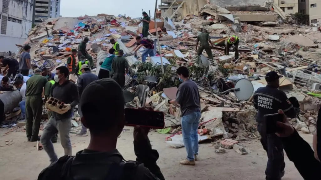 Gobernador de La Guaira reporta 1.579 desaparecidos tras los terremotos terremotos en Venezuela (1)