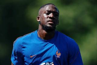 Alarma en el Real Madrid y Francia: Ibrahima Konaté sufre una lesión de rodilla y abandona la convocatoria