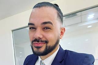 Condenan a más de nueve años de prisión al animador venezolano Anthony Texeira por extorsión y violencia de género