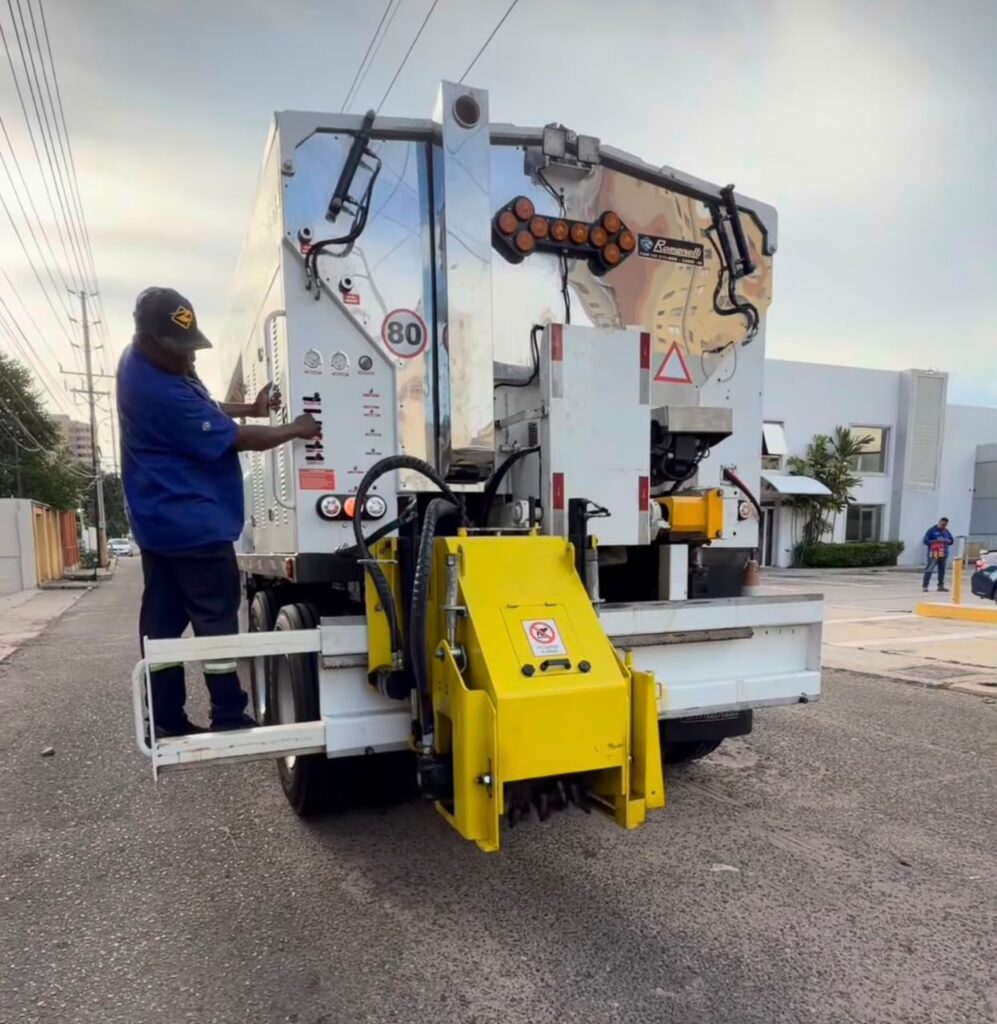 ¡Revolución vial en Maracaibo! La ciudad estrena la primera unidad bacheadora de Venezuela