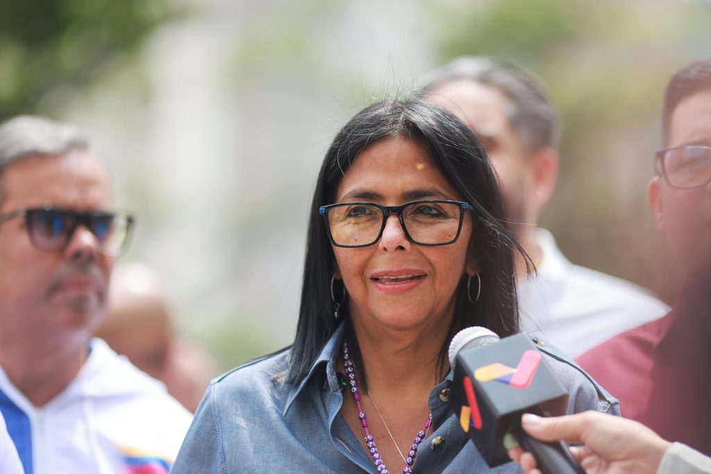 Delcy Rodríguez ordena el levantamiento de restricciones a un nuevo bloque de sitios web
