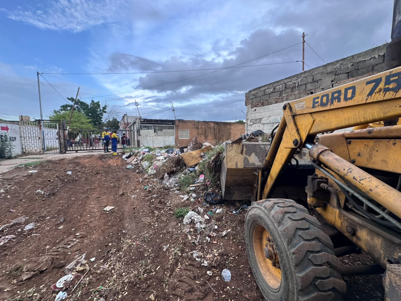 Alcaldía de Maracaibo erradica foco de contaminación en la primera etapa de los Bloques de Raúl Leoni
