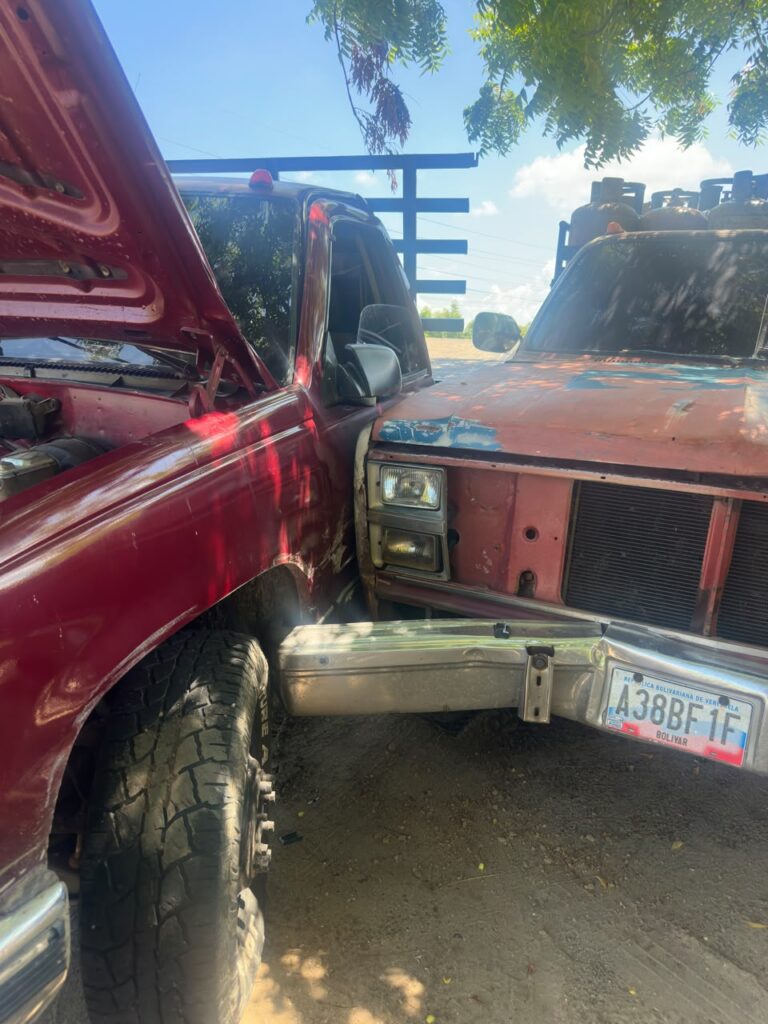 Aparatoso choque entre dos camiones de gas doméstico deja varios lesionados y obstrucción vial en Rosario de Perijá