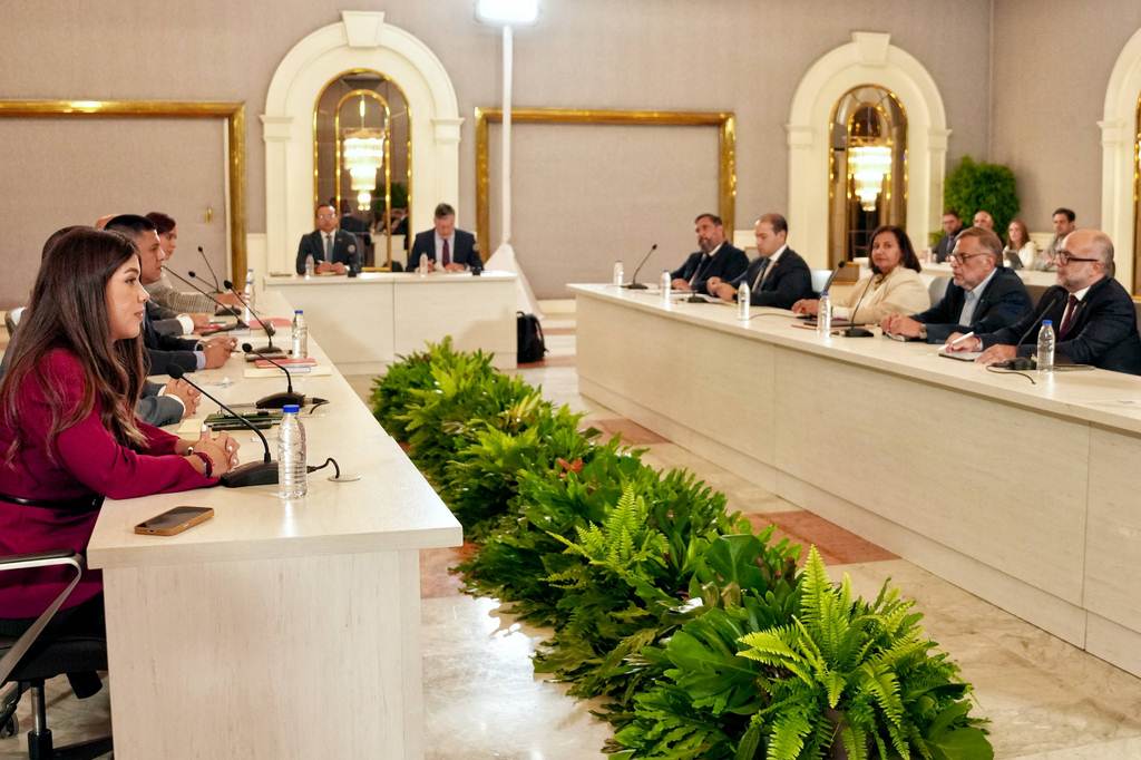 Revelan fotos del inicio de la segunda ronda de la negociación política entre gobierno y oposición en Caracas diálogo entre el chavismo y la oposición