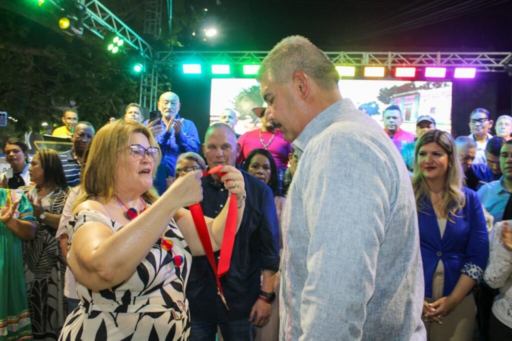 Plaza Resistencia Indígena fue escenario de reconocimientos a personalidades zulianas Órdenes Ciudad de Maracaibo y San Sebastián