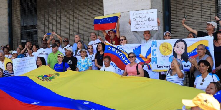 Opositores protestan en Plaza Venezuela para exigir el regreso de María Corina Machado y elecciones presidenciales