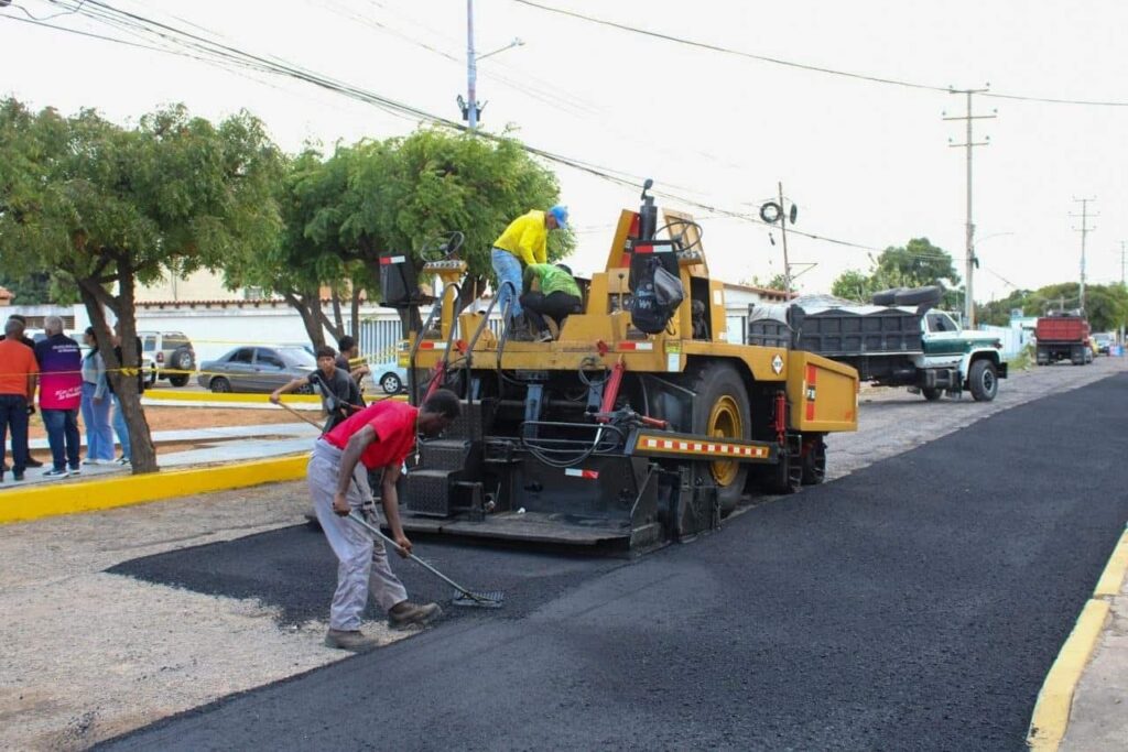 Maracaibo avanza con trabajos de asfaltado en sectores afectados por deterioro vial Plan de asfaltado