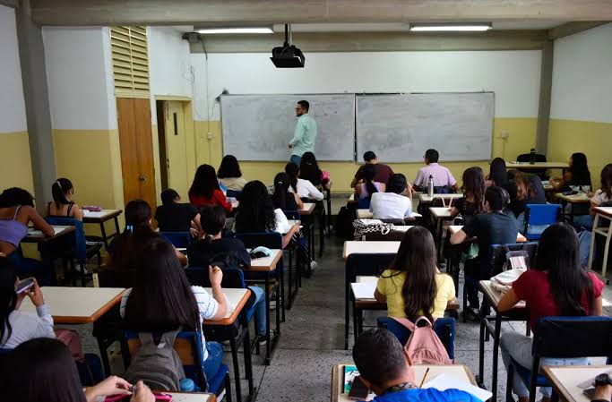 Ministerio de Educación Universitaria inicia revisión de nóminas del personal docente