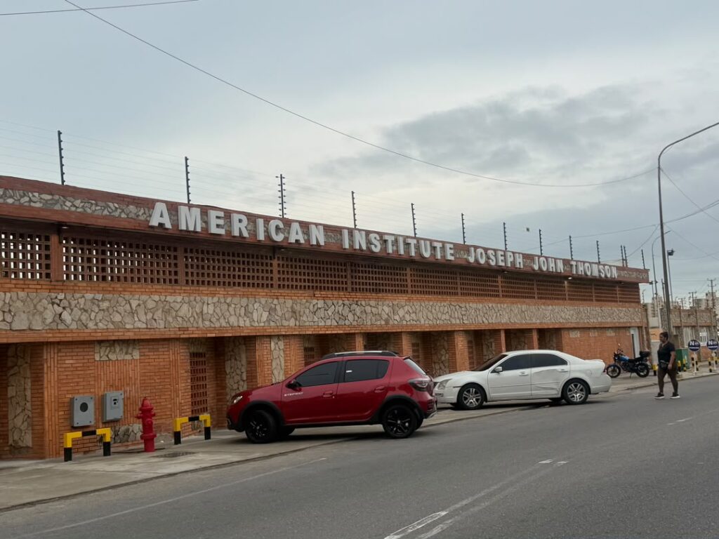 El American Institute Joseph John Thomson fija posición tras acusaciones públicas sobre convivencia escolar