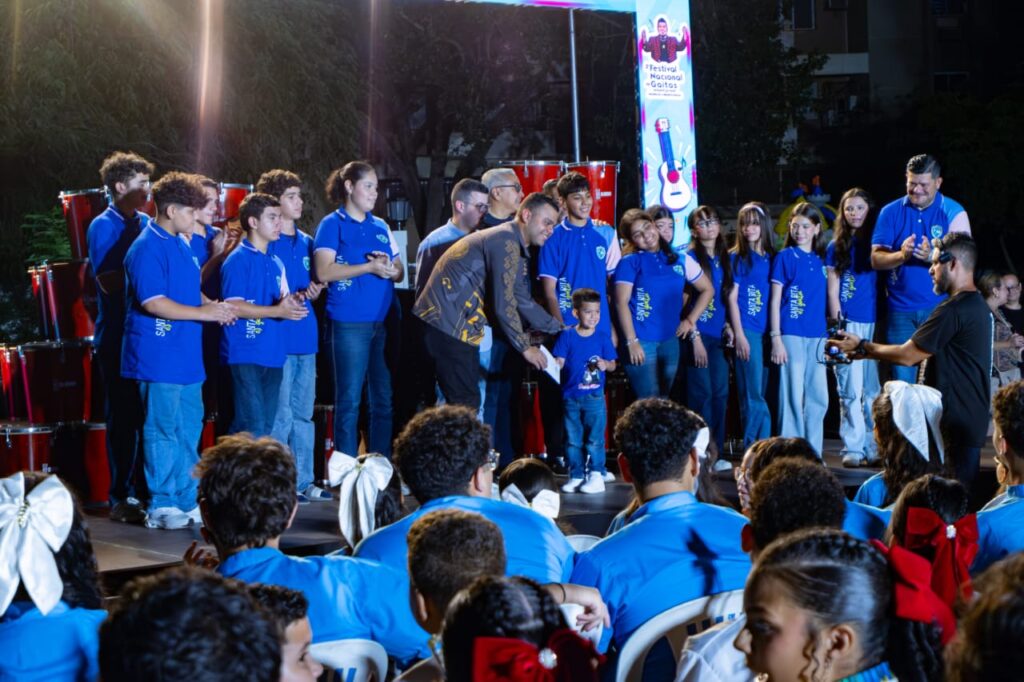 Entregaron más de 140 instrumentos a agrupaciones ganadoras del Festival Nacional de la Gaita