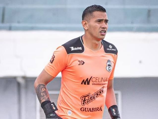 Arquero se deja hacer goles tras recibir amenazas de muerte en Bolivia amenazas de muerte en el fútbol