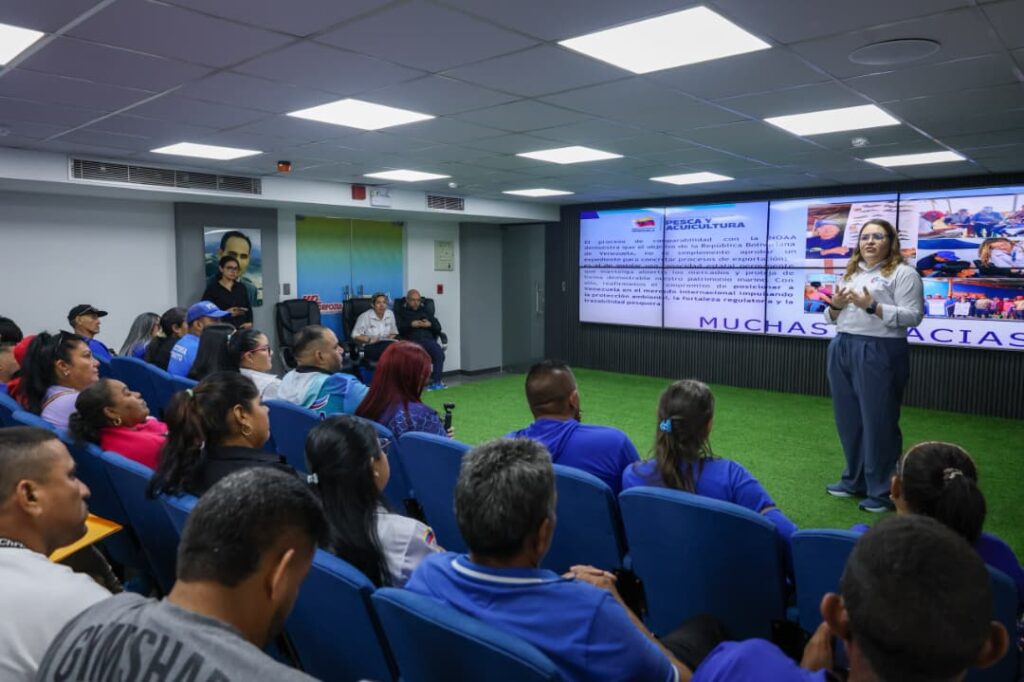 Realizan taller con productores de cangrejo azul para impulsar las exportaciones cangrejo azul
