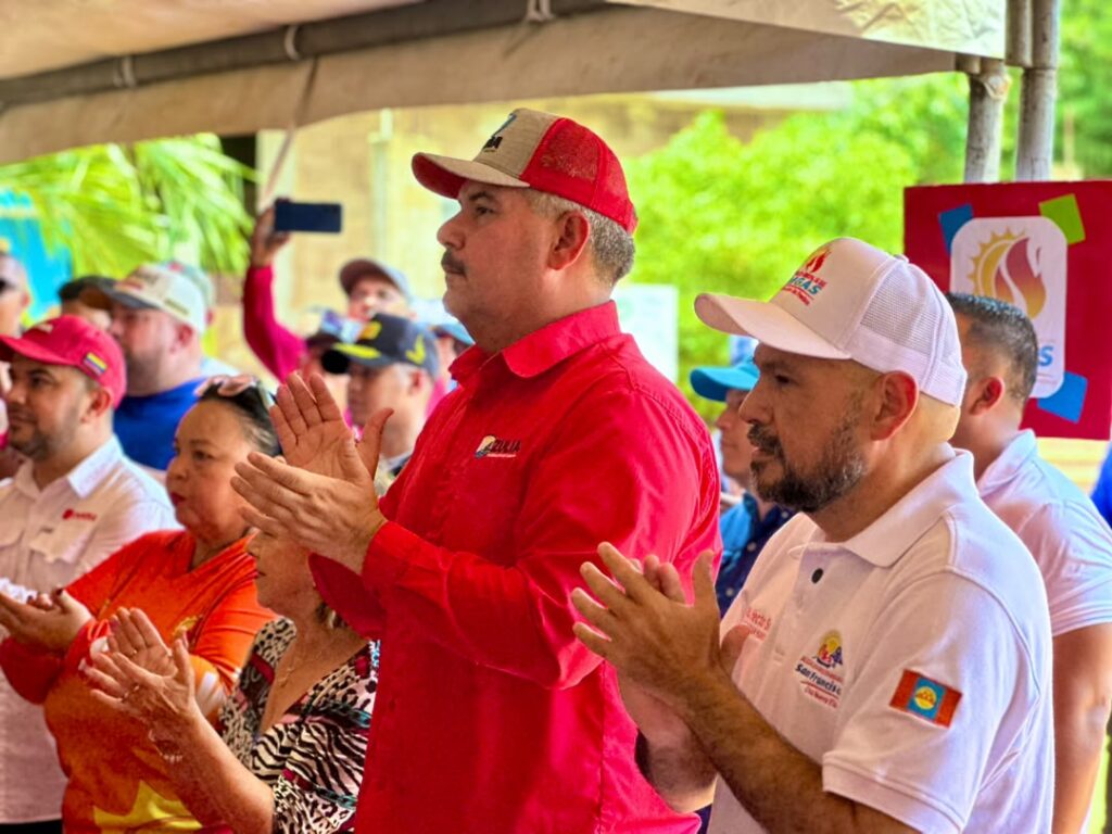 Luis Caldera acompaña activación del servicio de gas en 924 viviendas de San Francisco gas metano