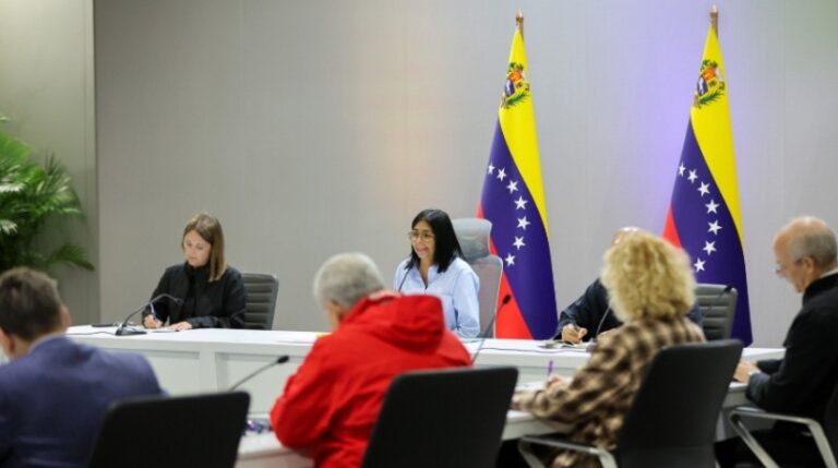reunión con sectores sindicales y empresariales