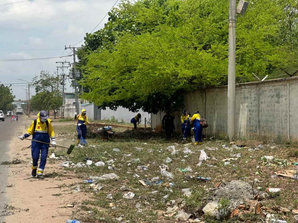 Despliegan jornada de saneamiento ambiental en el distribuidor La Chinita saneamiento ambiental