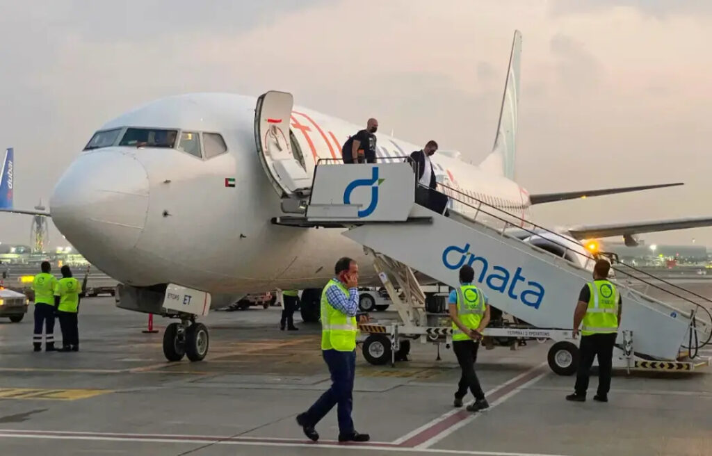 Pánico en el aire: Vuelo de Dubái a Tel Aviv realiza aterrizaje de emergencia tras violenta lucha en la cabina de pilotos