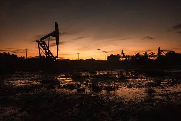 Multinacionales de servicios petroleros aceleran contrataciones y movilizan equipos pesados hacia Venezuela