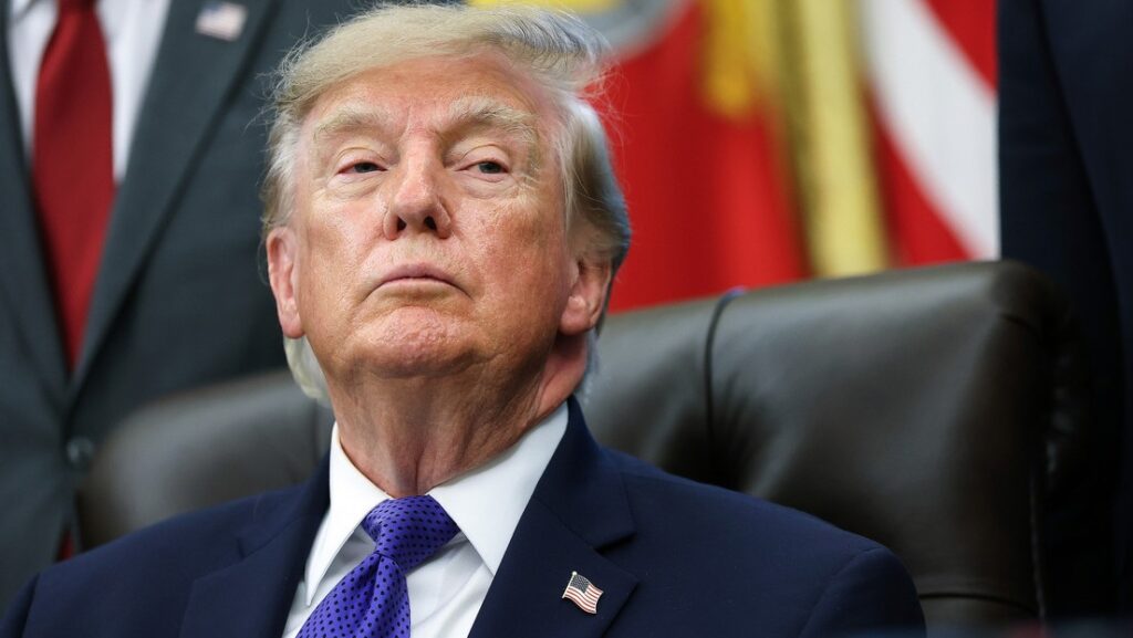 Trump promete un bono de 5.000 dólares a los ciudadanos si los republicanos ganan el control del Congreso en las elecciones de medio término