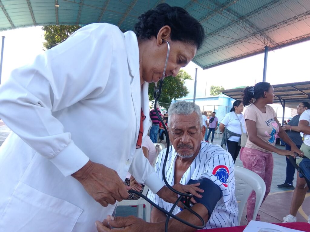 Más de 2.000 familias de la parroquia La Rosa reciben atención en jornada social integral en Cabimas
