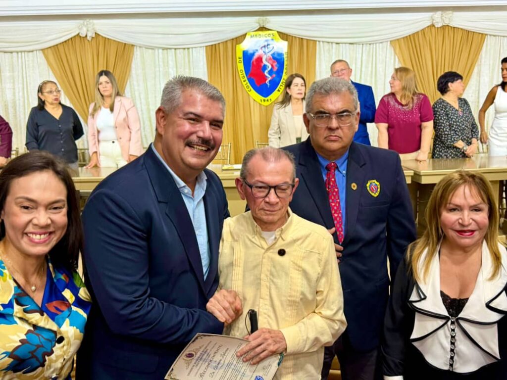 Gobernador Luis Caldera acompañó al Colegio de Médicos del Zulia en su 85 aniversario