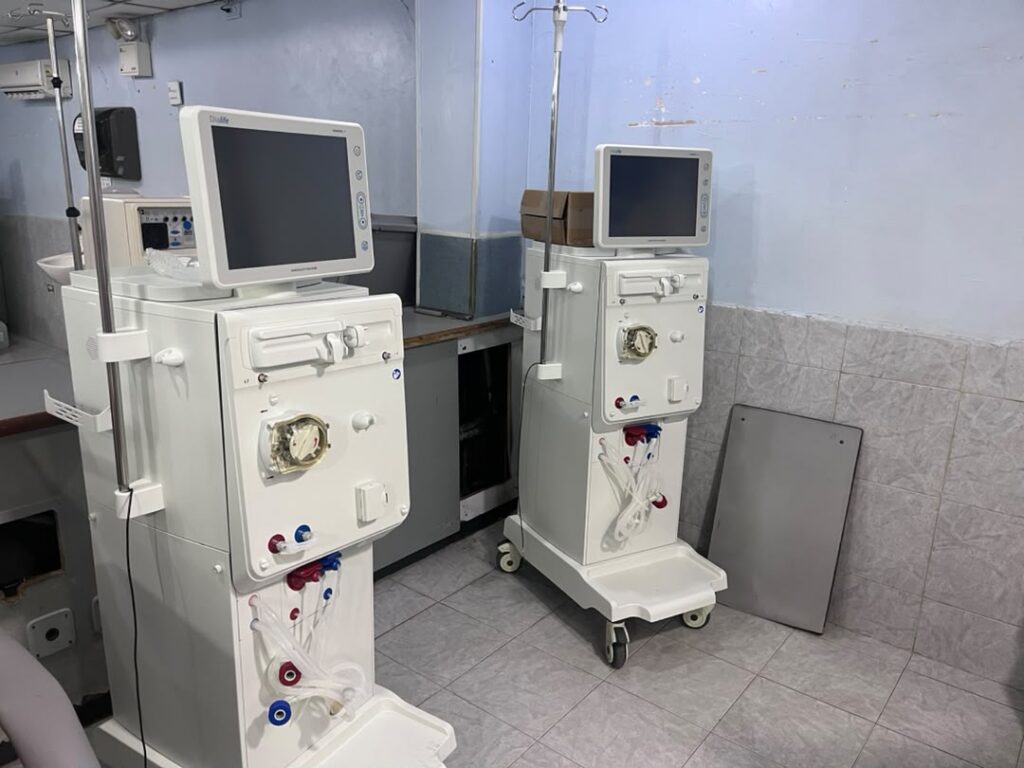 Alcaldía de Cabimas y Gobernación del Zulia entregan equipamiento médico a la Unidad de Diálisis Care