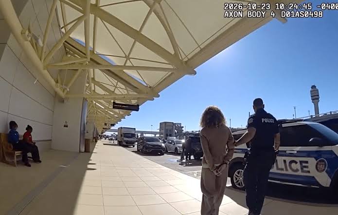 Arrestan en Florida a una madre que dejó solos a sus cuatro hijos para viajar a Las Vegas tras resultar uno herido