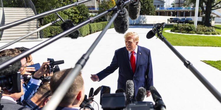 Trump anuncia que EE. UU. recibirá un millón de barriles de petróleo venezolano