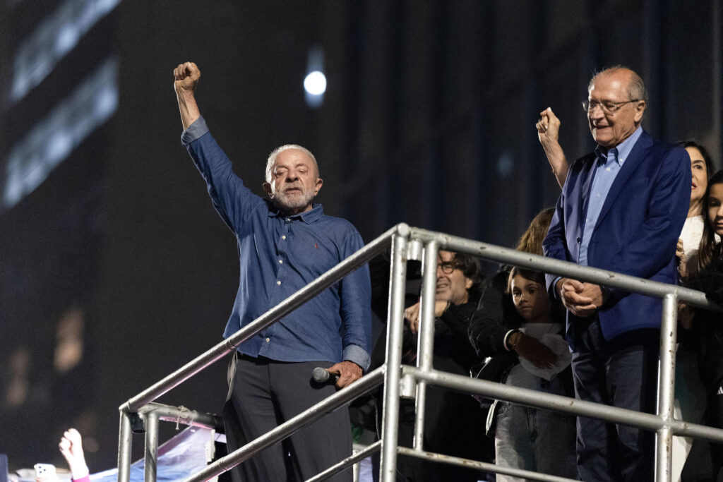 Partido de Flávio Bolsonaro reconoce la victoria de Lula da Silva en Brasil