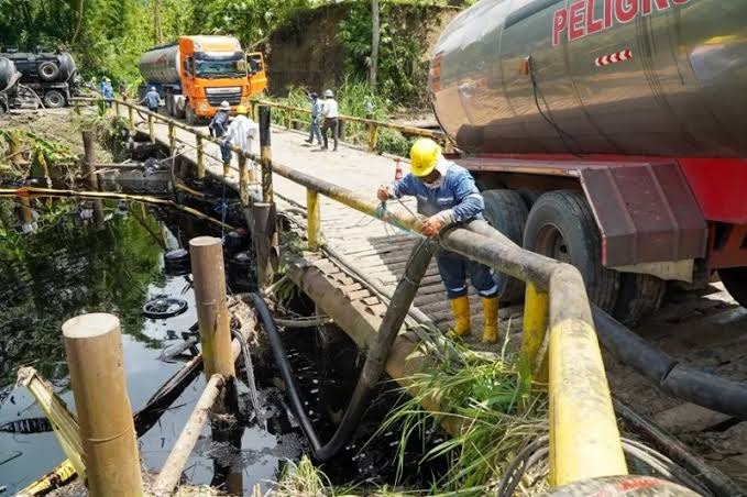 Un nuevo derrame de petróleo se registra en un río de la zona costera de Ecuador