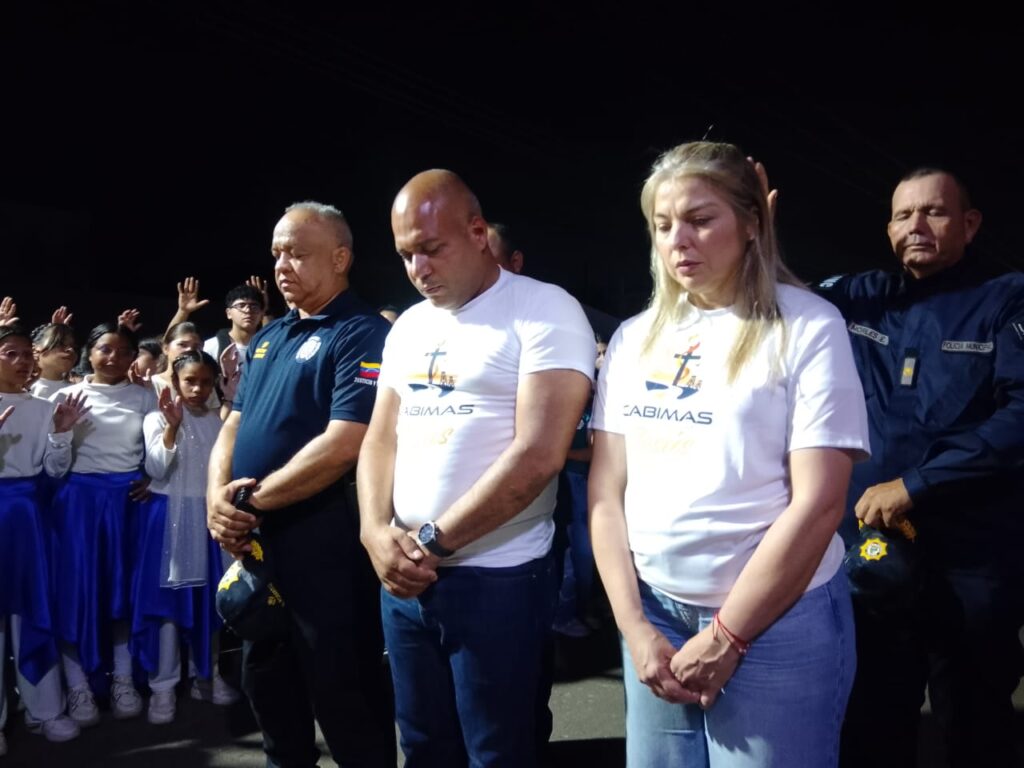 Alcalde Frank Carreño y primera dama participan en la movilización «Marcha para Jesús» en Cabimas